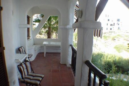 Balkon mit vielen Sitzmöglichkeiten