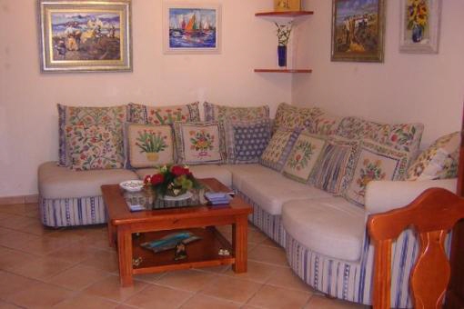 Geschmackvoll eigerichtetes Wohnzimmer