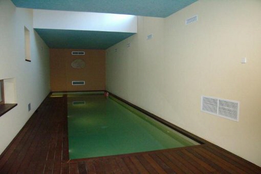 Pool im Innenraum
