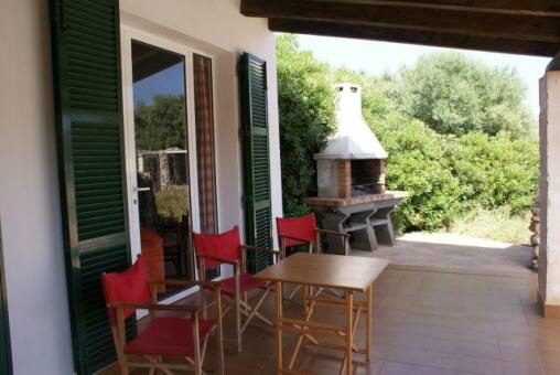 Überdachte Terrasse mit Grillplatz
