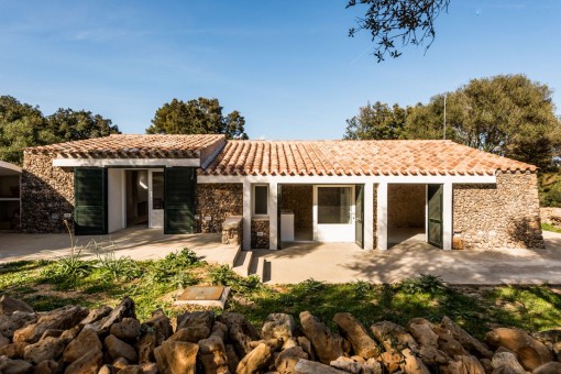 Finca in traumhafter Umgebung mit Agro-Tourismus-Lizenz in Es Mercadal
