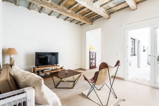Geschmackvoll renovierte Erdgeschoss-Wohnung mit Patio im historischen Zentrum von Mahon