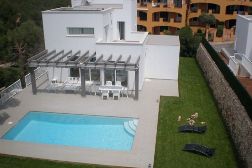 Moderne Villa mit privatem Pool in Son Bou kaufen