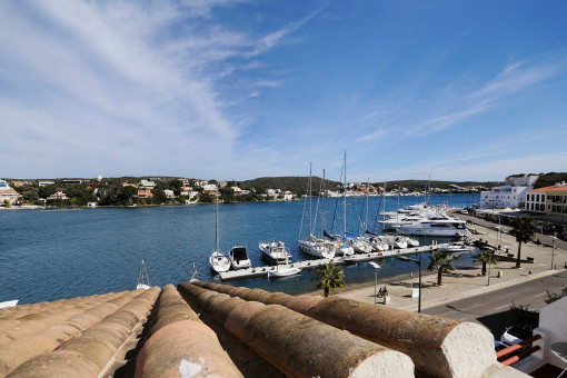 Neue Duplex-Wohnung in erster Linie im Hafen von Mahon