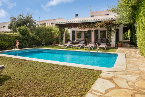 Sehr Schone Villa Mit Garten Pool Und Vermietungslizenz In