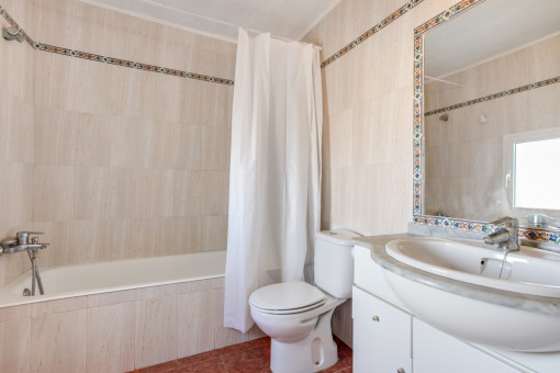 Badezimmer mit Badewanne