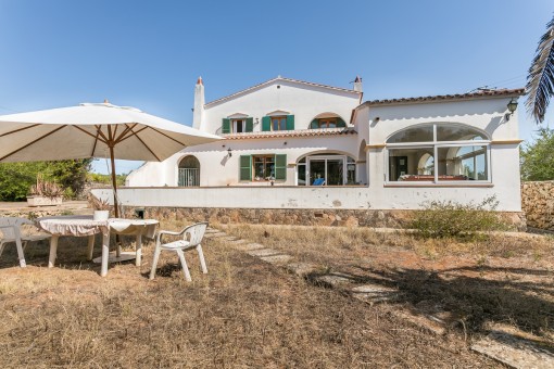 Schönes Landhaus mit 4 Schlafzimmern und Pool auf großem Grundstück in Mahón