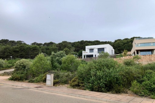 Urbanes Baugrundstück in Coves Noves mit Aussicht in der Nähe von Arenal d'en Castell, Addaia und Son Parc