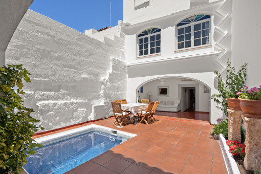 Wunderschönes Haus mit Charakter im historischen Zentrum von Ciutadella mit Ferienvermietlizenz, Pool, Meerblick und Parkplatz