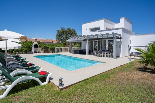 Moderne Villa mit privatem Pool und Ferienvermietlizenz in Son Bou