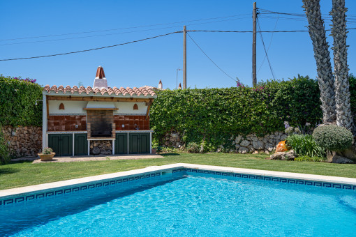 Pool und Grillbereich