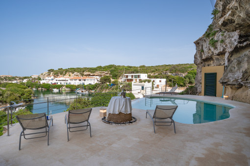 Fabelhafte Villa mit Pool in erster Meereslinie in der paradiesischen Cala Sant Esteve