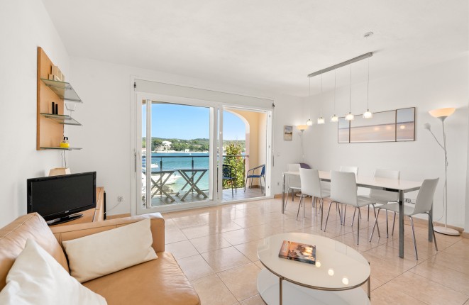 Hochwertiges Duplex-Apartment mit traumhaften Meerblick von der Terrasse im Hafen von Mahón