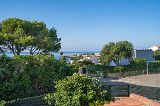 Interessantes Haus mit Pool, Garten und Meerblick nur wenige Minuten zu Fuß vom Meer entfernt in Binisafua Playa