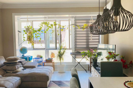 Geräumige und zentrale Wohnung mit Balkon in Mahon