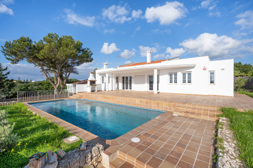 Schöne renovierte Villa im zeitgenössischen Stil mit Garten, Pool und Meerblick im Süden von Sant Lluis