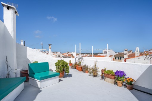 Dreistöckiges Stadthaus mit Dachterrasse in Mahón