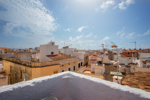 Dreistöckiges, gepflegtes Stadthaus mit Dachterrasse in der Altstadt von Ciutadella